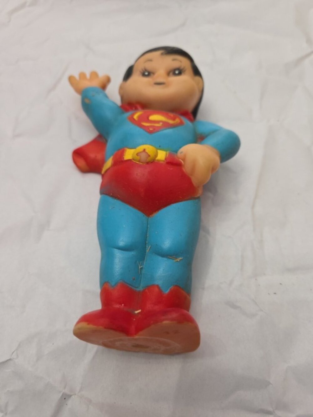 VTG. 1978 JUNIOR TOYS SUPERMAN RUBBER SQUEAK TOY WAVING POSE.